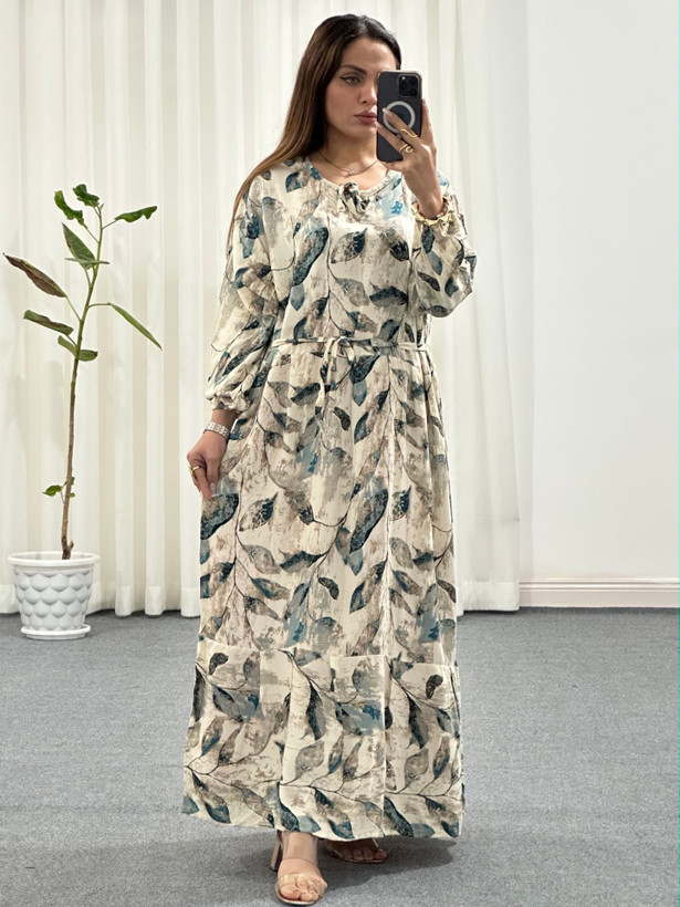 پیراهنی بلند زنانه